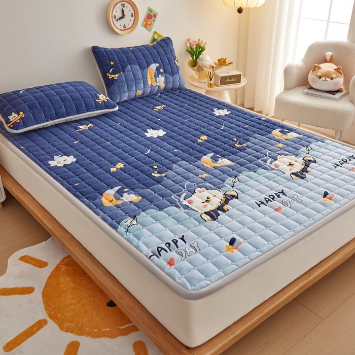 91家纺网 家纺一手货源 找家纺 奇丝雅 2025新款A类牛奶绒床褥床垫软垫家用学生宿舍上下铺寝室床护垫夹棉褥子-大床款套件 月亮熊