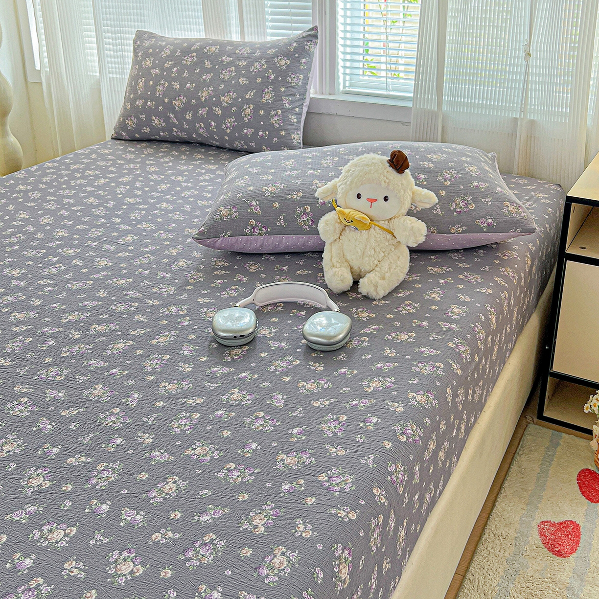 91家纺网 家纺一手货源 找家纺 格真 2025秋冬新款110克高克重提花加厚皱皱纱双层纱印花单床笠 乌木沉香