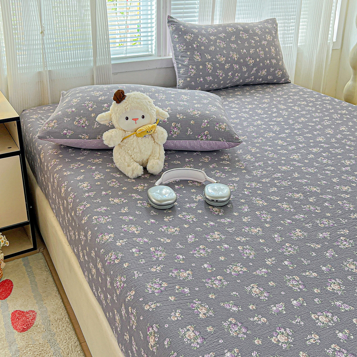 91家纺网 家纺一手货源 找家纺 格真 2025秋冬新款110克高克重提花加厚皱皱纱双层纱印花单床笠 乌木沉香