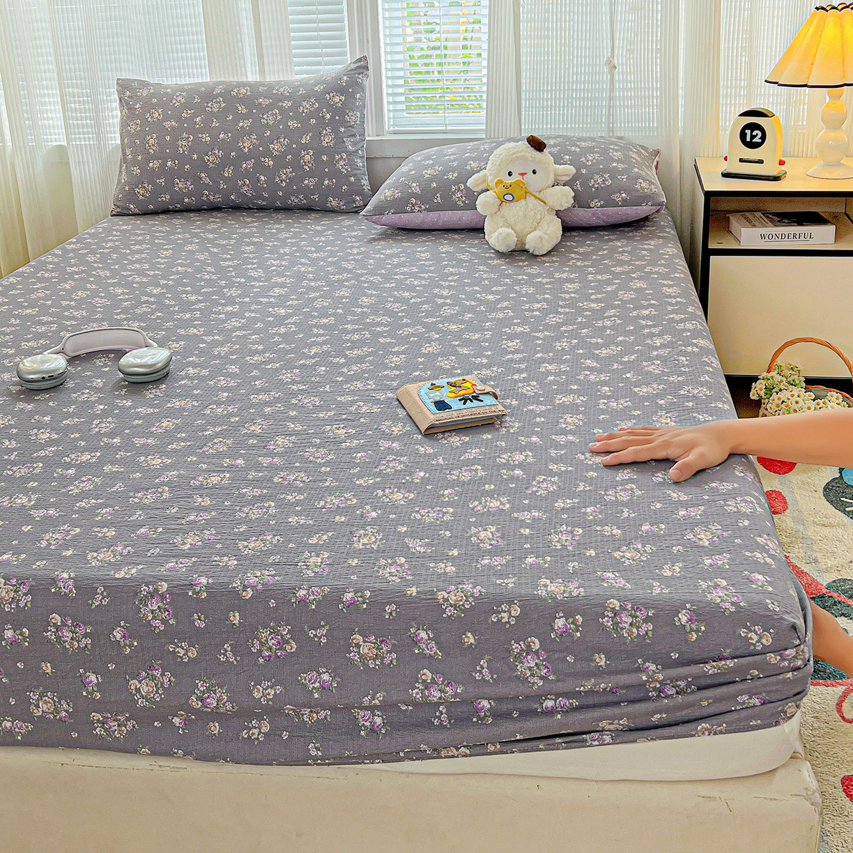 91家纺网 家纺一手货源 找家纺 格真 2025秋冬新款110克高克重提花加厚皱皱纱双层纱印花单床笠 乌木沉香