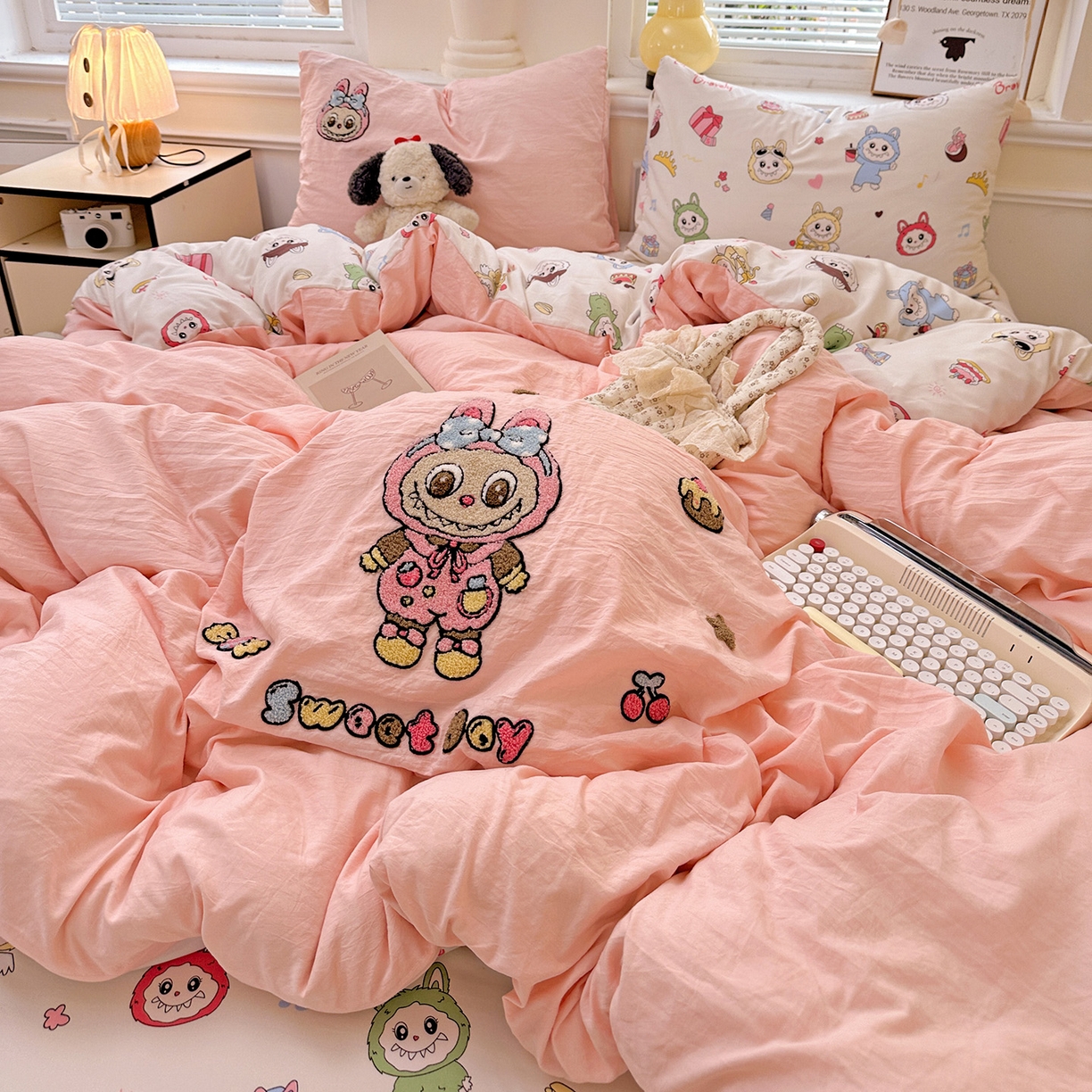 91家纺网 家纺一手货源 找家纺 奈颜 2025新款爆款水洗云朵棉毛巾绣四件套 布布女孩