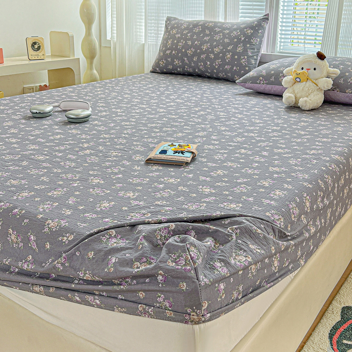 91家纺网 家纺一手货源 找家纺 格真 2025秋冬新款110克高克重提花加厚皱皱纱双层纱印花单床笠 乌木沉香