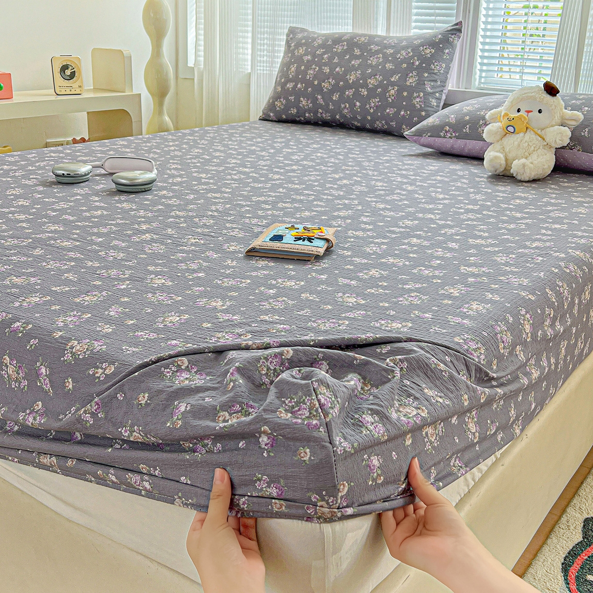 91家纺网 家纺一手货源 找家纺 格真 2025秋冬新款110克高克重提花加厚皱皱纱双层纱印花单床笠 乌木沉香