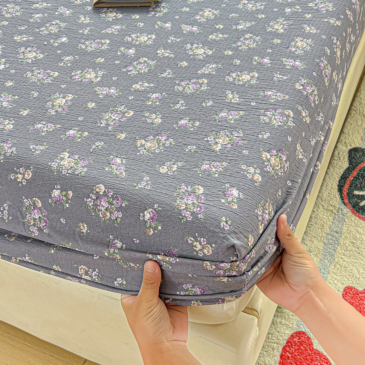 91家纺网 家纺一手货源 找家纺 格真 2025秋冬新款110克高克重提花加厚皱皱纱双层纱印花单床笠 乌木沉香