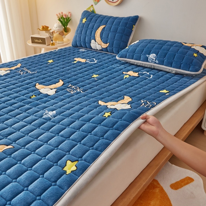 91家纺网 家纺一手货源 找家纺 奇丝雅 2025新款A类牛奶绒床褥床垫软垫家用学生宿舍上下铺寝室床护垫夹棉褥子-大床款套件 晚安