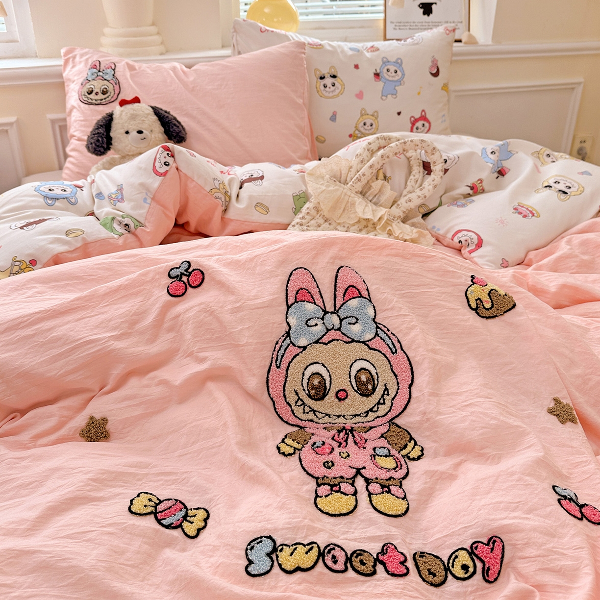 91家纺网 家纺一手货源 找家纺 奈颜 2025新款爆款水洗云朵棉毛巾绣四件套 布布女孩