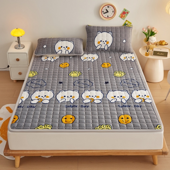 91家纺网 家纺一手货源 找家纺 奇丝雅 2025新款A类牛奶绒床褥床垫软垫家用学生宿舍上下铺寝室床护垫夹棉褥子-大床款套件 欢乐熊