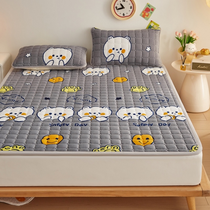 91家纺网 家纺一手货源 找家纺 奇丝雅 2025新款A类牛奶绒床褥床垫软垫家用学生宿舍上下铺寝室床护垫夹棉褥子-大床款套件 欢乐熊