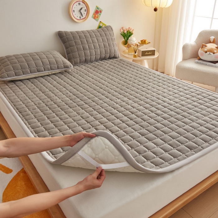 91家纺网 家纺一手货源 找家纺 奇丝雅 2025新款A类牛奶绒床褥床垫软垫家用学生宿舍上下铺寝室床护垫夹棉褥子-大床款单件 高级灰