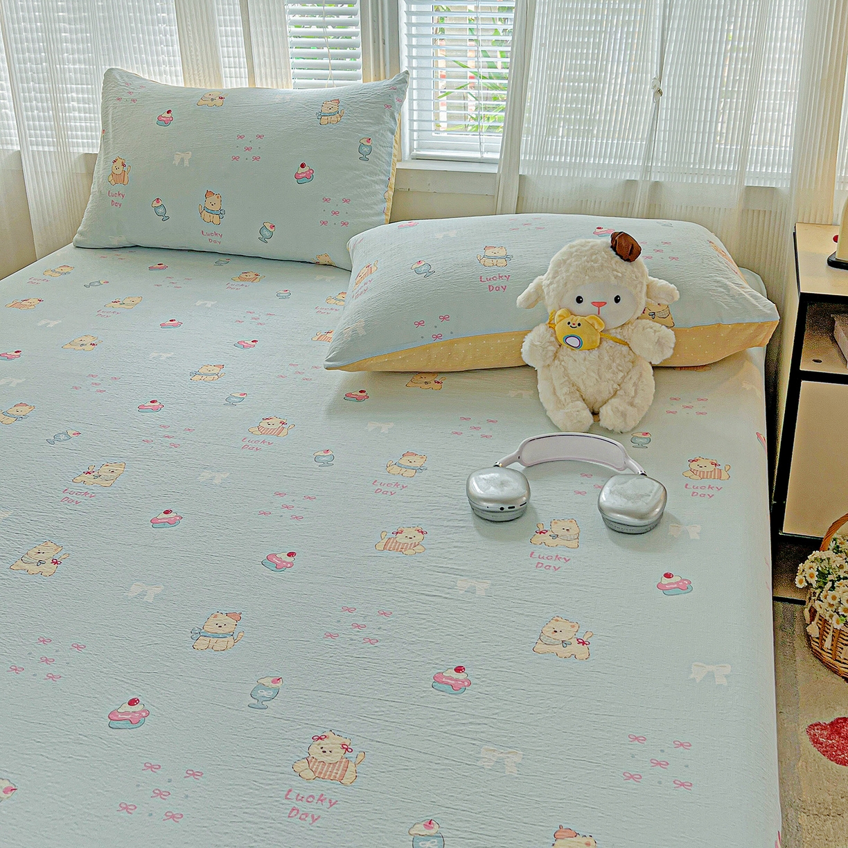 91家纺网 家纺一手货源 找家纺 格真 2025秋冬新款110克高克重提花加厚皱皱纱双层纱印花单床笠 西高地