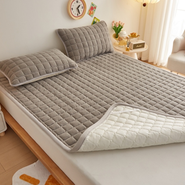 91家纺网 家纺一手货源 找家纺 奇丝雅 2025新款A类牛奶绒床褥床垫软垫家用学生宿舍上下铺寝室床护垫夹棉褥子-大床款单件 高级灰