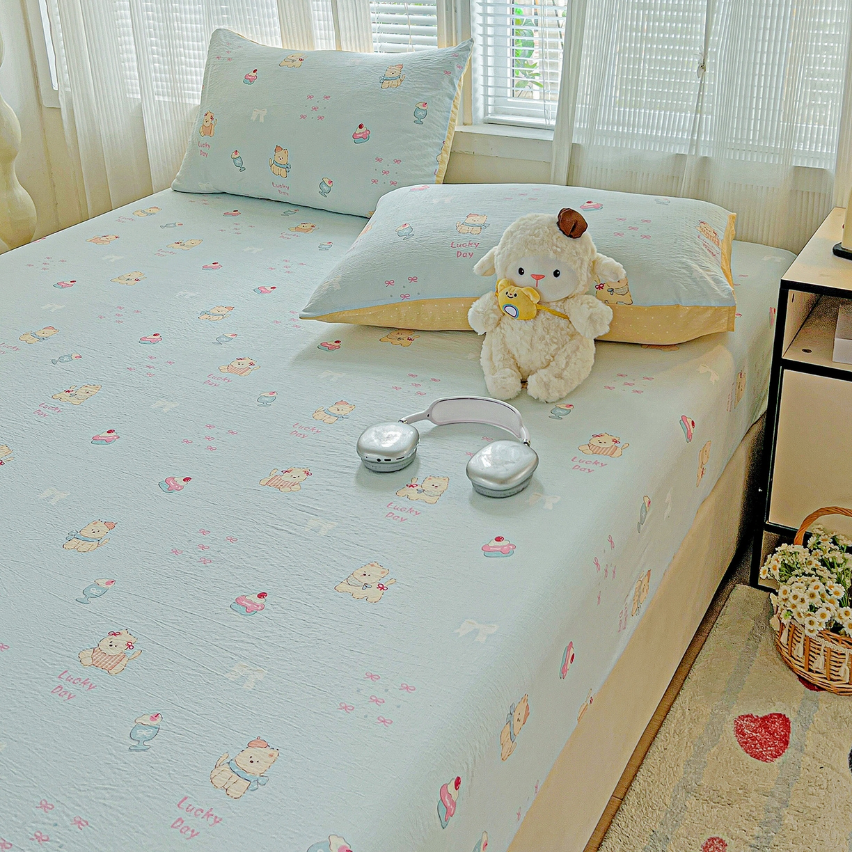 91家纺网 家纺一手货源 找家纺 格真 2025秋冬新款110克高克重提花加厚皱皱纱双层纱印花单床笠 西高地