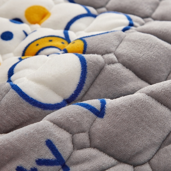 91家纺网 家纺一手货源 找家纺 奇丝雅 2025新款A类牛奶绒床褥床垫软垫家用学生宿舍上下铺寝室床护垫夹棉褥子-大床款套件 欢乐熊