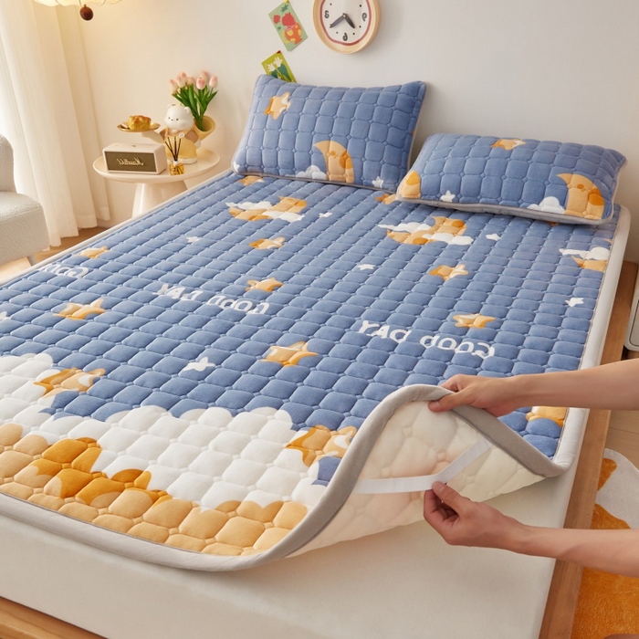 91家纺网 家纺一手货源 找家纺 奇丝雅 2025新款A类牛奶绒床褥床垫软垫家用学生宿舍上下铺寝室床护垫夹棉褥子-大床款单件 筑梦星空