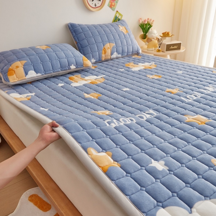 91家纺网 家纺一手货源 找家纺 奇丝雅 2025新款A类牛奶绒床褥床垫软垫家用学生宿舍上下铺寝室床护垫夹棉褥子-大床款单件 筑梦星空