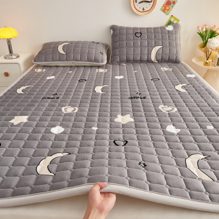 91家纺网 家纺一手货源 找家纺 奇丝雅 2025新款A类牛奶绒床褥床垫软垫家用学生宿舍上下铺寝室床护垫夹棉褥子-大床款套件 满天星