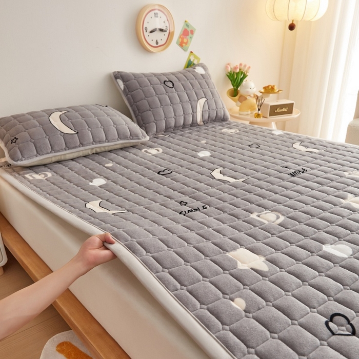 91家纺网 家纺一手货源 找家纺 奇丝雅 2025新款A类牛奶绒床褥床垫软垫家用学生宿舍上下铺寝室床护垫夹棉褥子-大床款套件 满天星