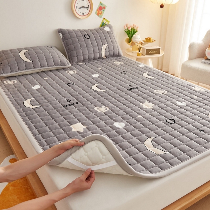 91家纺网 家纺一手货源 找家纺 奇丝雅 2025新款A类牛奶绒床褥床垫软垫家用学生宿舍上下铺寝室床护垫夹棉褥子-大床款套件 满天星