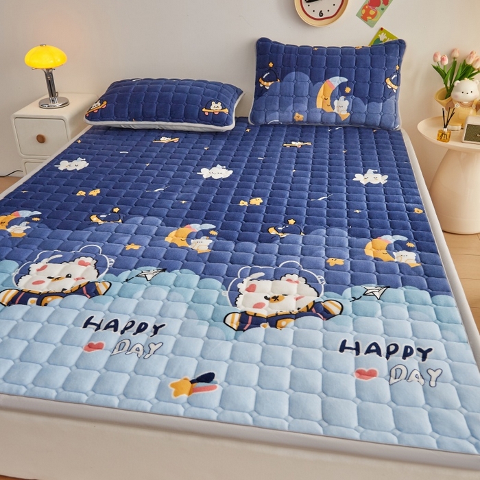 91家纺网 家纺一手货源 找家纺 奇丝雅 2025新款A类牛奶绒床褥床垫软垫家用学生宿舍上下铺寝室床护垫夹棉褥子-大床款单件 月亮熊