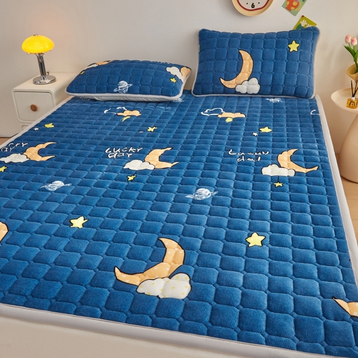 91家纺网 家纺一手货源 找家纺 奇丝雅 2025新款A类牛奶绒床褥床垫软垫家用学生宿舍上下铺寝室床护垫夹棉褥子-大床款单件 晚安