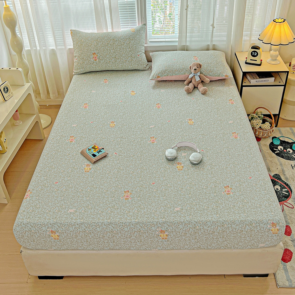 91家纺网 家纺一手货源 找家纺 格真 2025秋冬新款110克高克重提花加厚皱皱纱双层纱印花单床笠 香草熊