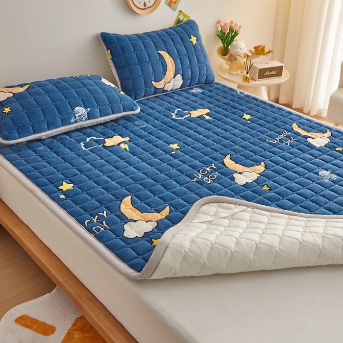 91家纺网 家纺一手货源 找家纺 奇丝雅 2025新款A类牛奶绒床褥床垫软垫家用学生宿舍上下铺寝室床护垫夹棉褥子-大床款单件 晚安