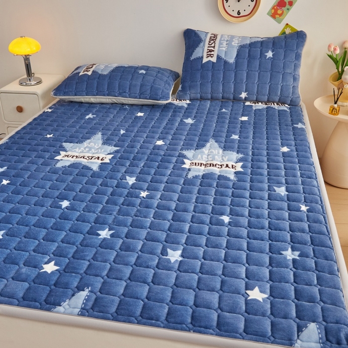 91家纺网 家纺一手货源 找家纺 奇丝雅 2025新款A类牛奶绒床褥床垫软垫家用学生宿舍上下铺寝室床护垫夹棉褥子-大床款套件 幸运星