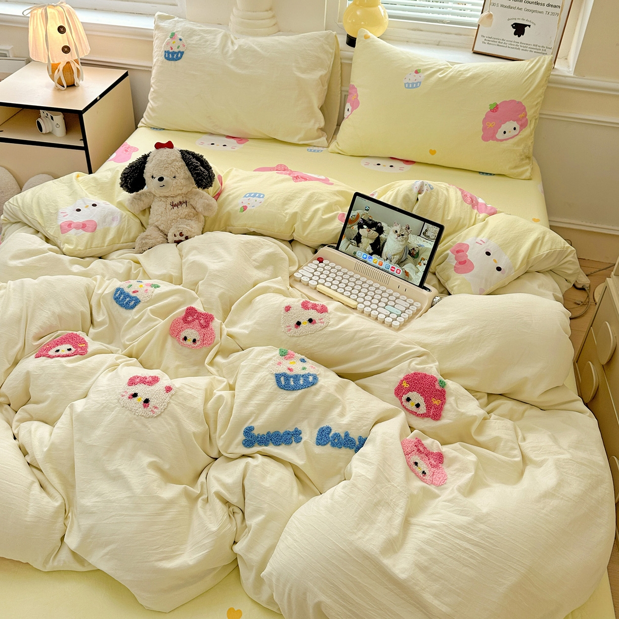 91家纺网 家纺一手货源 找家纺 奈颜 2025新款爆款水洗云朵棉毛巾绣四件套 小美喵喵-奶黄