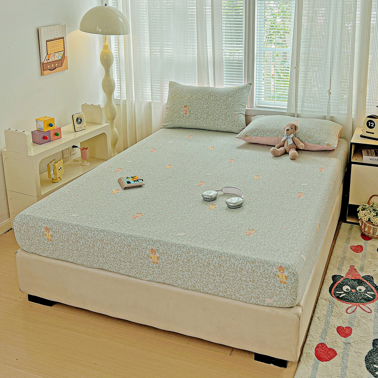 91家纺网 家纺一手货源 找家纺 格真 2025秋冬新款110克高克重提花加厚皱皱纱双层纱印花单床笠 香草熊