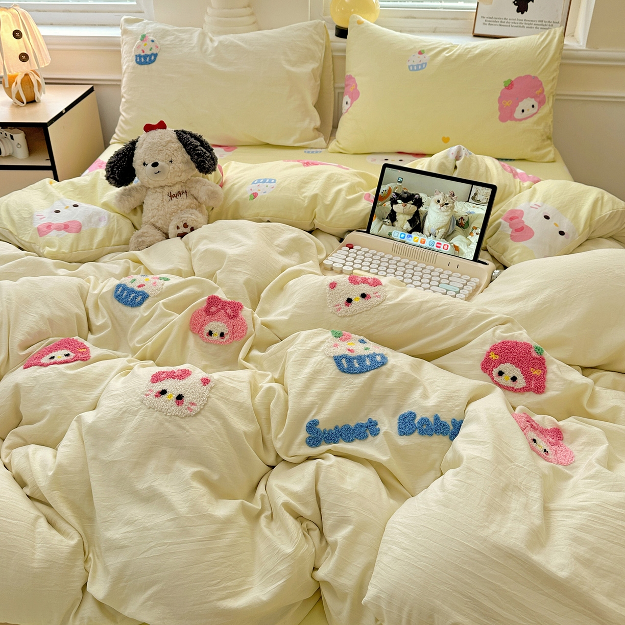 91家纺网 家纺一手货源 找家纺 奈颜 2025新款爆款水洗云朵棉毛巾绣四件套 小美喵喵-奶黄