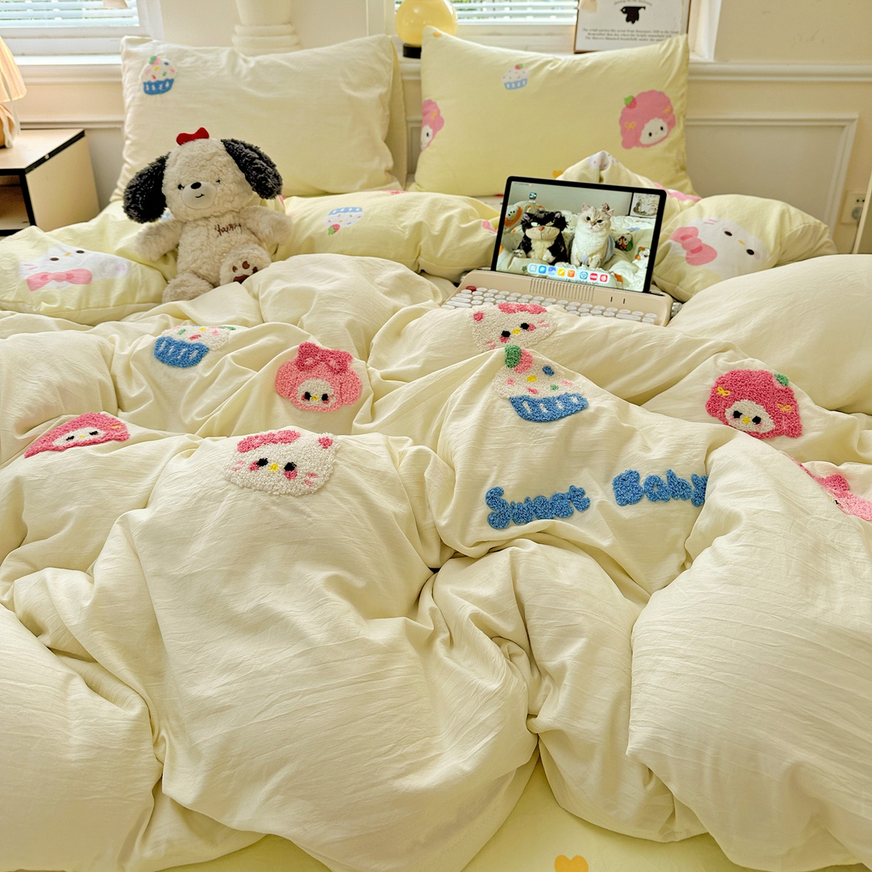 91家纺网 家纺一手货源 找家纺 奈颜 2025新款爆款水洗云朵棉毛巾绣四件套 小美喵喵-奶黄