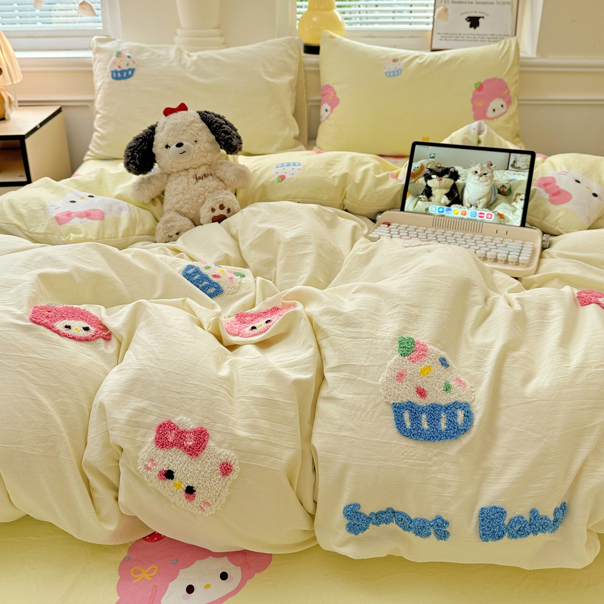 91家纺网 家纺一手货源 找家纺 奈颜 2025新款爆款水洗云朵棉毛巾绣四件套 小美喵喵-奶黄