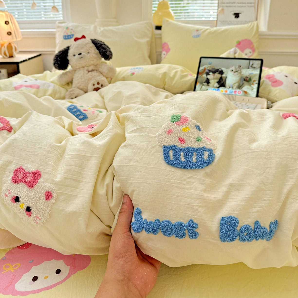 91家纺网 家纺一手货源 找家纺 奈颜 2025新款爆款水洗云朵棉毛巾绣四件套 小美喵喵-奶黄