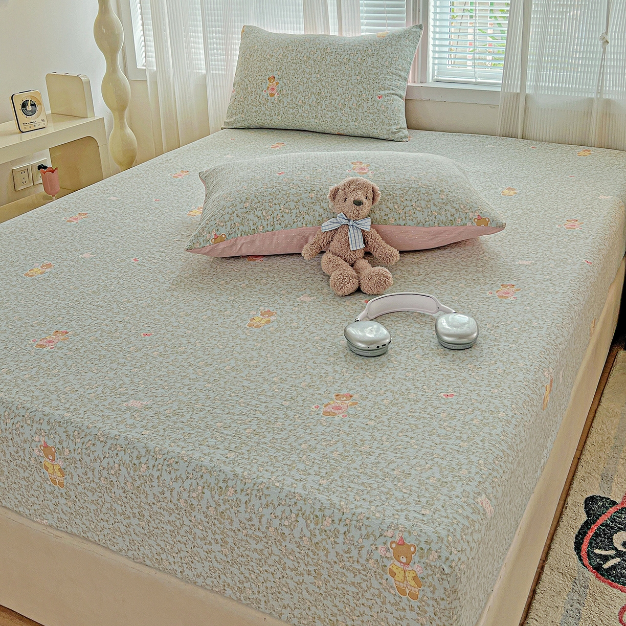 91家纺网 家纺一手货源 找家纺 格真 2025秋冬新款110克高克重提花加厚皱皱纱双层纱印花单床笠 香草熊