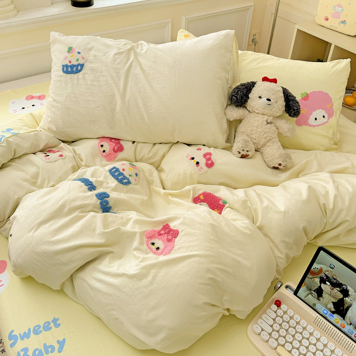 91家纺网 家纺一手货源 找家纺 奈颜 2025新款爆款水洗云朵棉毛巾绣四件套 小美喵喵-奶黄