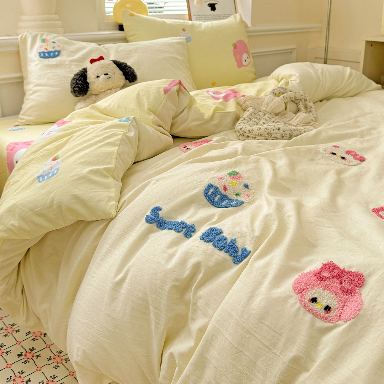 91家纺网 家纺一手货源 找家纺 奈颜 2025新款爆款水洗云朵棉毛巾绣四件套 小美喵喵-奶黄