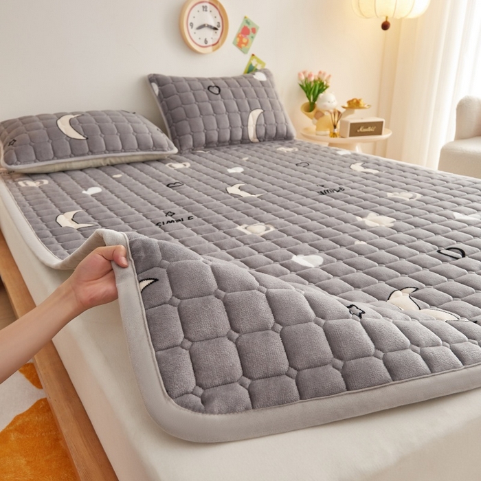 91家纺网 家纺一手货源 找家纺 奇丝雅 2025新款A类牛奶绒床褥床垫软垫家用学生宿舍上下铺寝室床护垫夹棉褥子-大床款单件 满天星