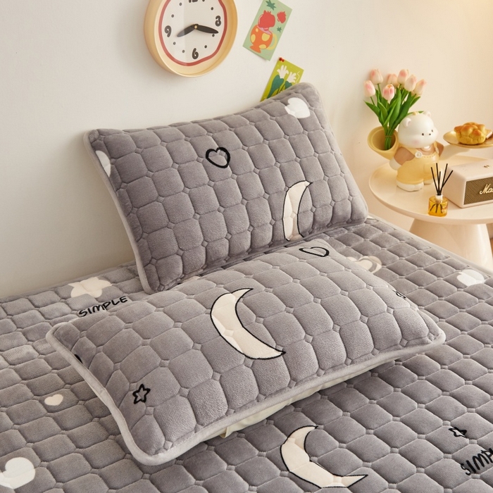 91家纺网 家纺一手货源 找家纺 奇丝雅 2025新款A类牛奶绒床褥床垫软垫家用学生宿舍上下铺寝室床护垫夹棉褥子-大床款单件 满天星