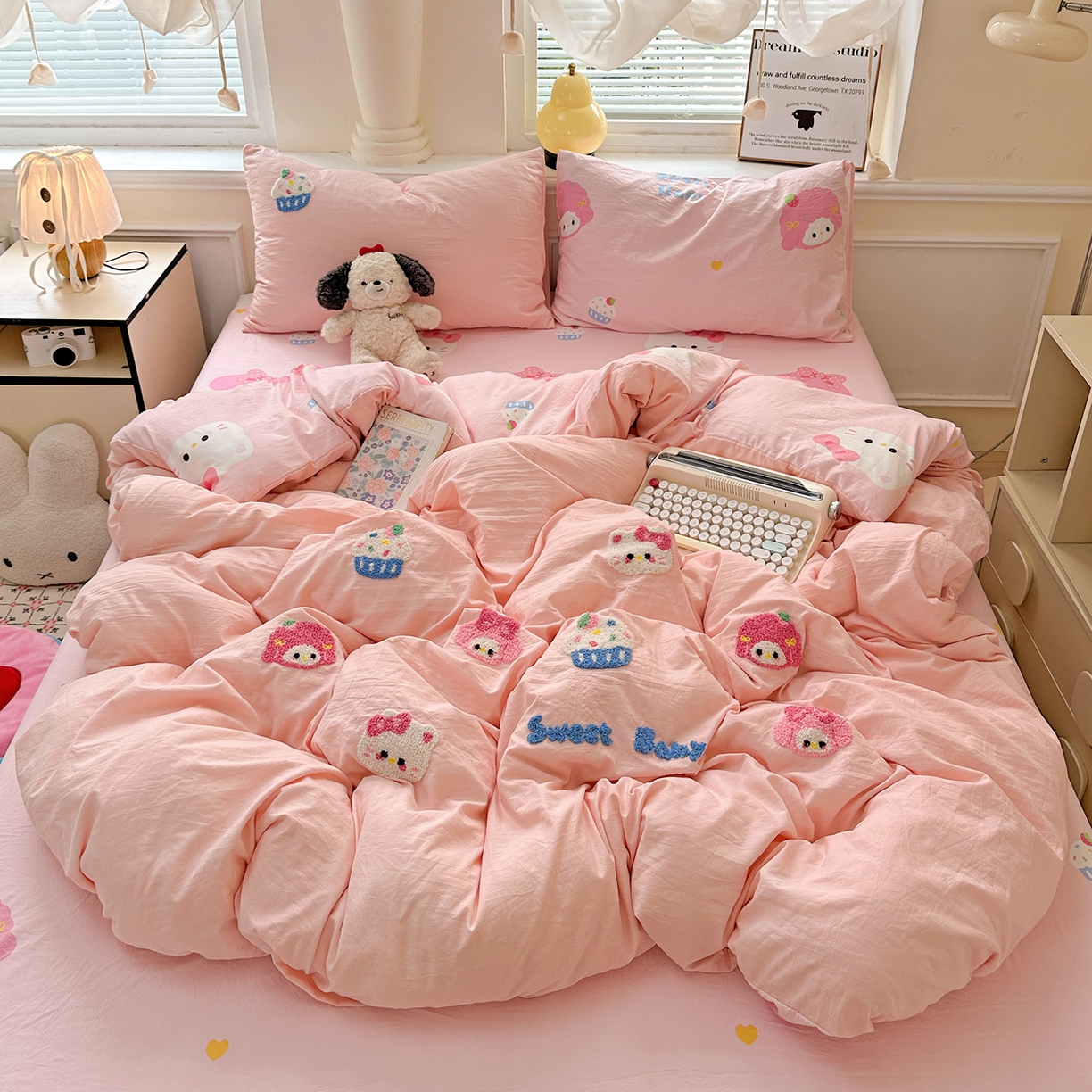 91家纺网 家纺一手货源 找家纺 奈颜 2025新款爆款水洗云朵棉毛巾绣四件套 小美喵喵-浅粉