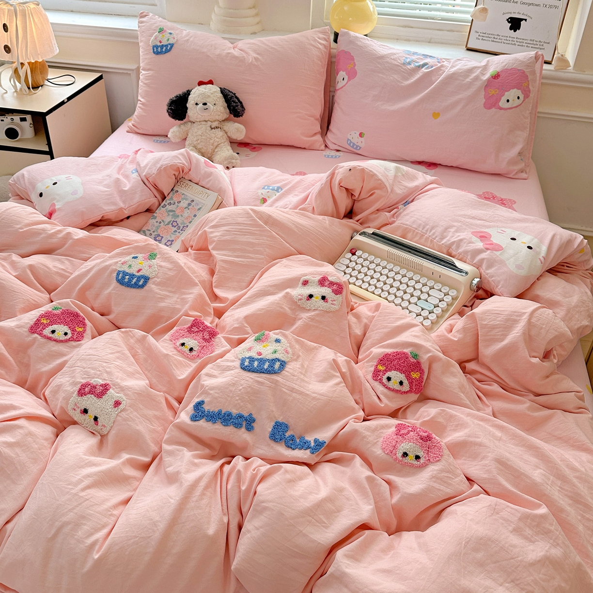 91家纺网 家纺一手货源 找家纺 奈颜 2025新款爆款水洗云朵棉毛巾绣四件套 小美喵喵-浅粉