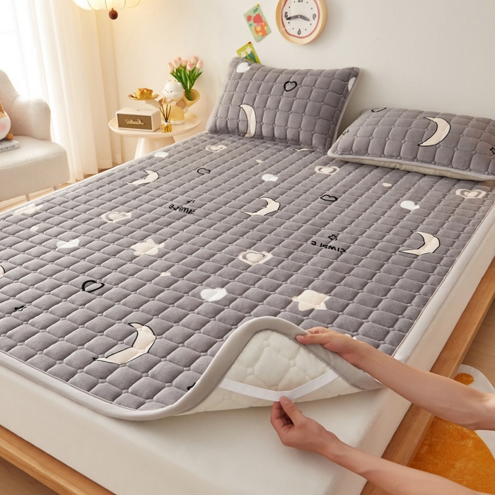 91家纺网 家纺一手货源 找家纺 奇丝雅 2025新款A类牛奶绒床褥床垫软垫家用学生宿舍上下铺寝室床护垫夹棉褥子-大床款单件 满天星