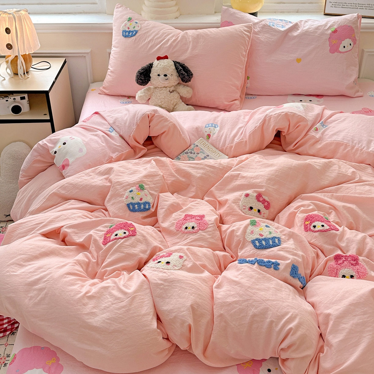 91家纺网 家纺一手货源 找家纺 奈颜 2025新款爆款水洗云朵棉毛巾绣四件套 小美喵喵-浅粉