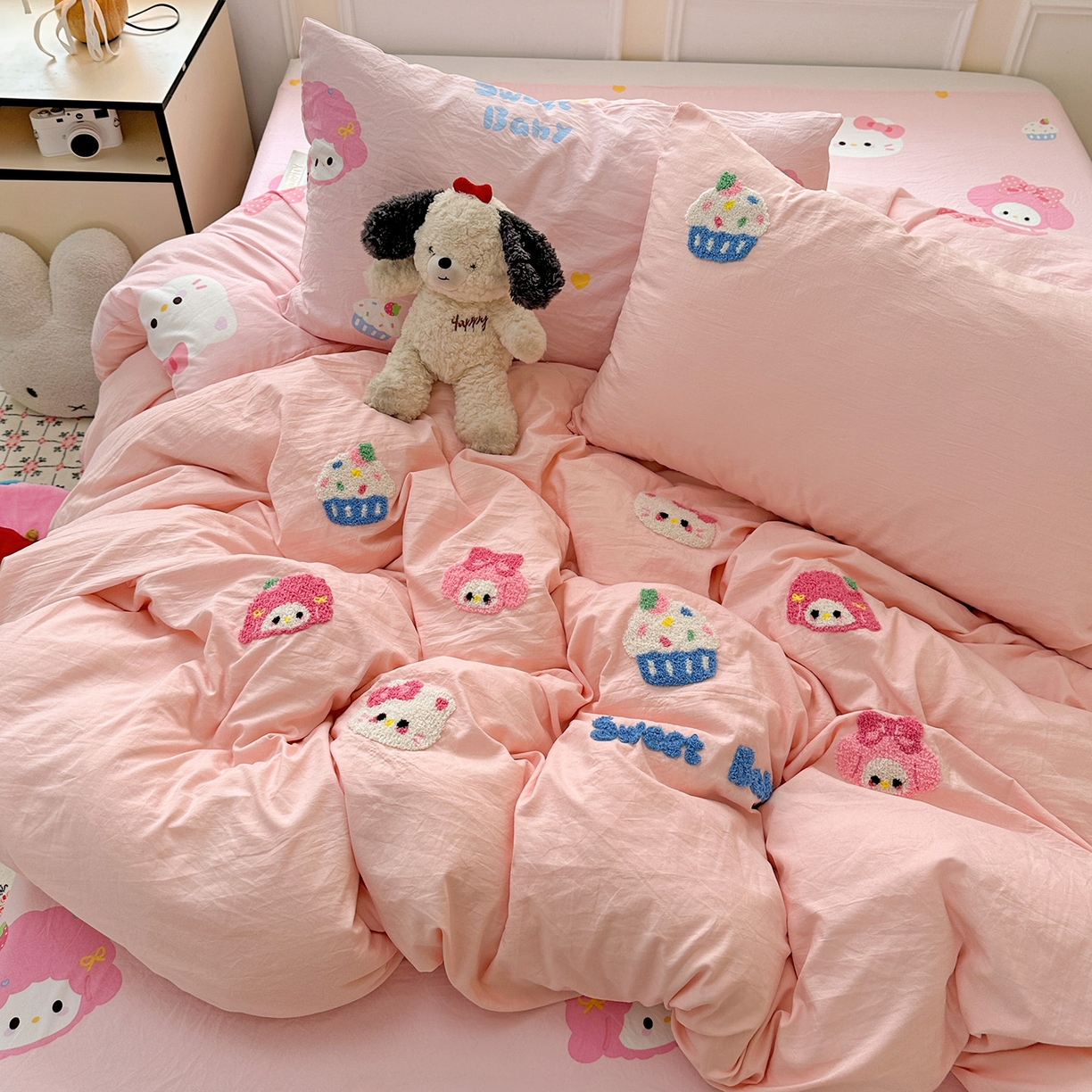 91家纺网 家纺一手货源 找家纺 奈颜 2025新款爆款水洗云朵棉毛巾绣四件套 小美喵喵-浅粉