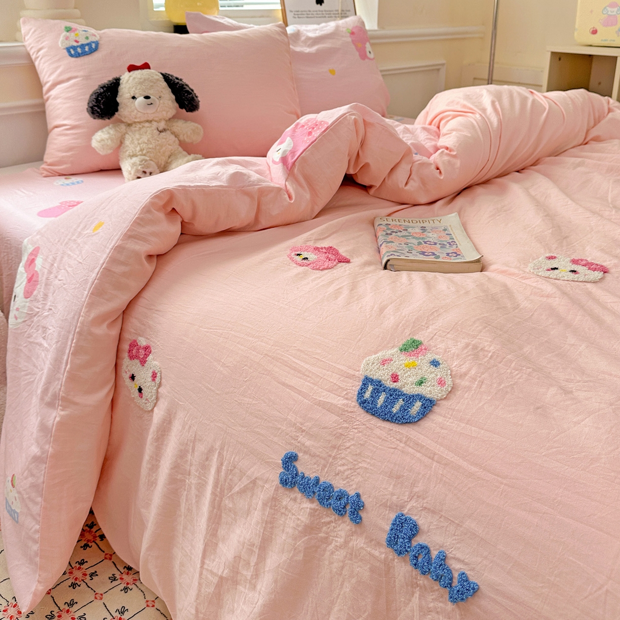 91家纺网 家纺一手货源 找家纺 奈颜 2025新款爆款水洗云朵棉毛巾绣四件套 小美喵喵-浅粉