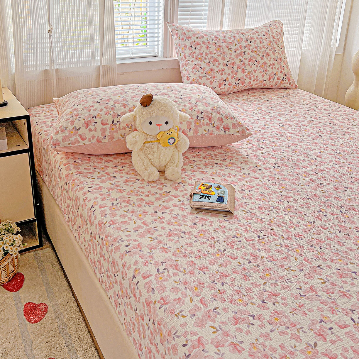 91家纺网 家纺一手货源 找家纺 格真 2025秋冬新款110克高克重提花加厚皱皱纱双层纱印花单床笠 嫣然