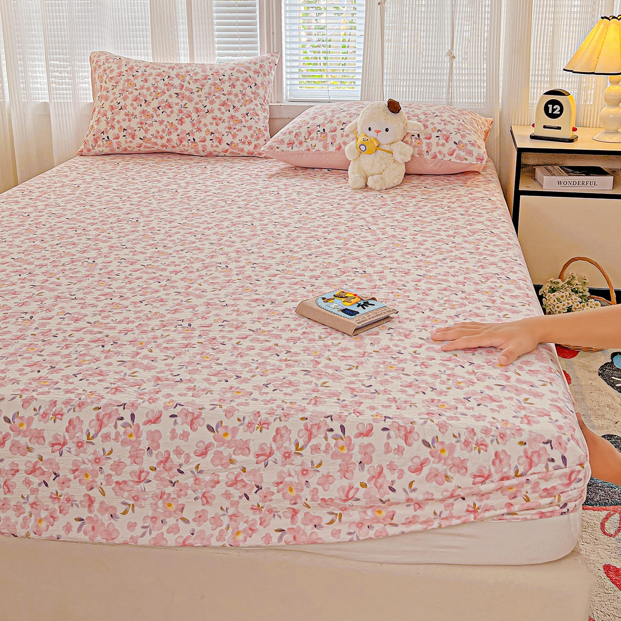 91家纺网 家纺一手货源 找家纺 格真 2025秋冬新款110克高克重提花加厚皱皱纱双层纱印花单床笠 嫣然