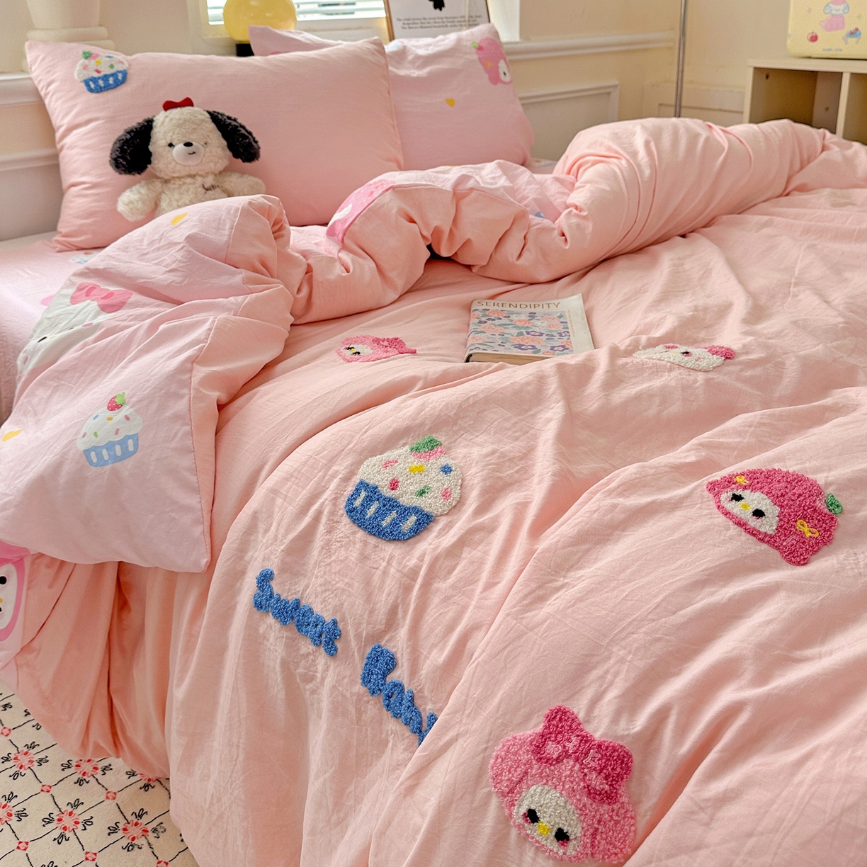 91家纺网 家纺一手货源 找家纺 奈颜 2025新款爆款水洗云朵棉毛巾绣四件套 小美喵喵-浅粉