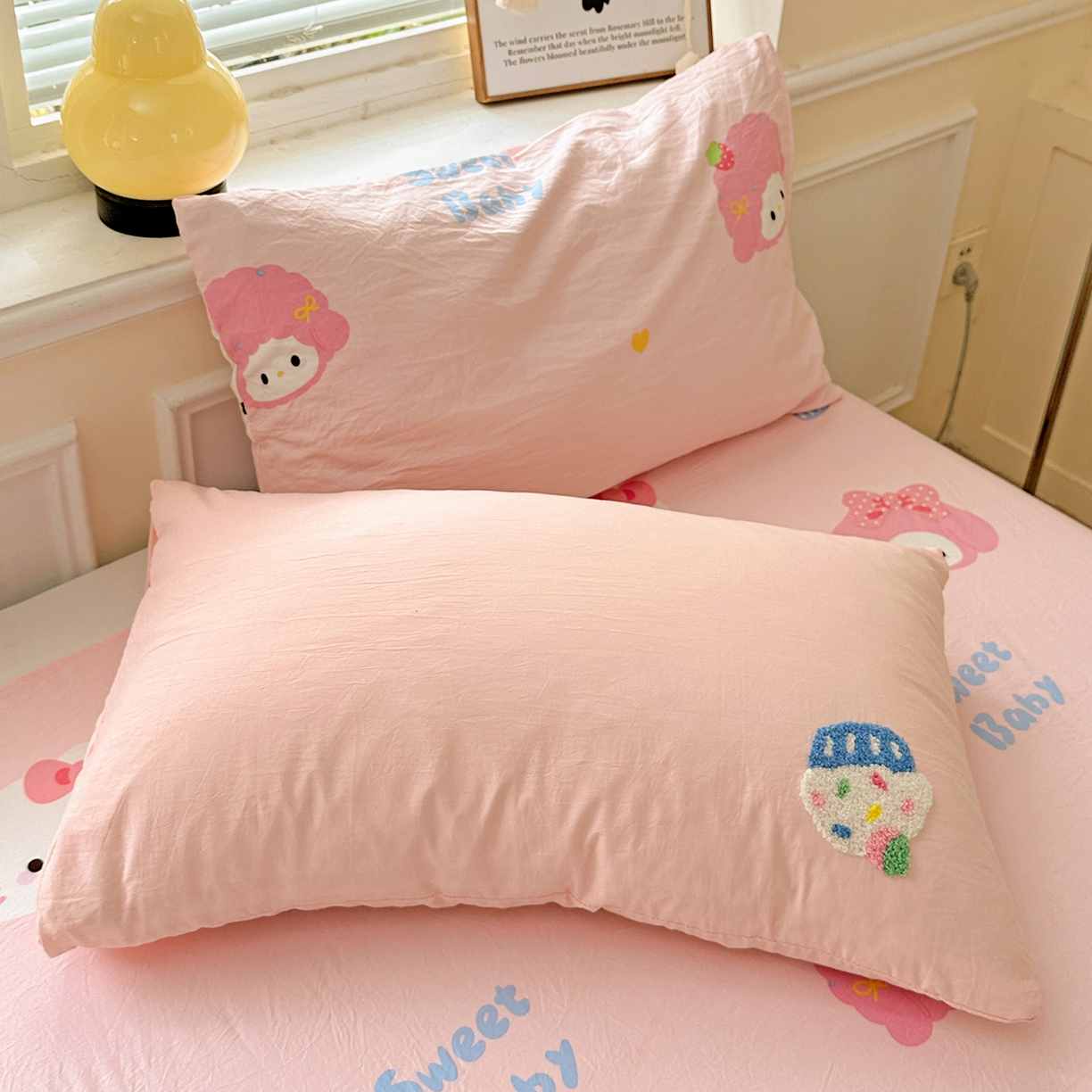 91家纺网 家纺一手货源 找家纺 奈颜 2025新款爆款水洗云朵棉毛巾绣四件套 小美喵喵-浅粉