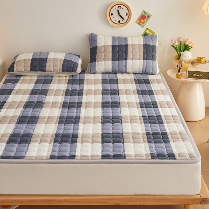 91家纺网 家纺一手货源 找家纺 奇丝雅 2025新款A类牛奶绒床褥床垫软垫家用学生宿舍上下铺寝室床护垫夹棉褥子-大床款套件 大蓝格