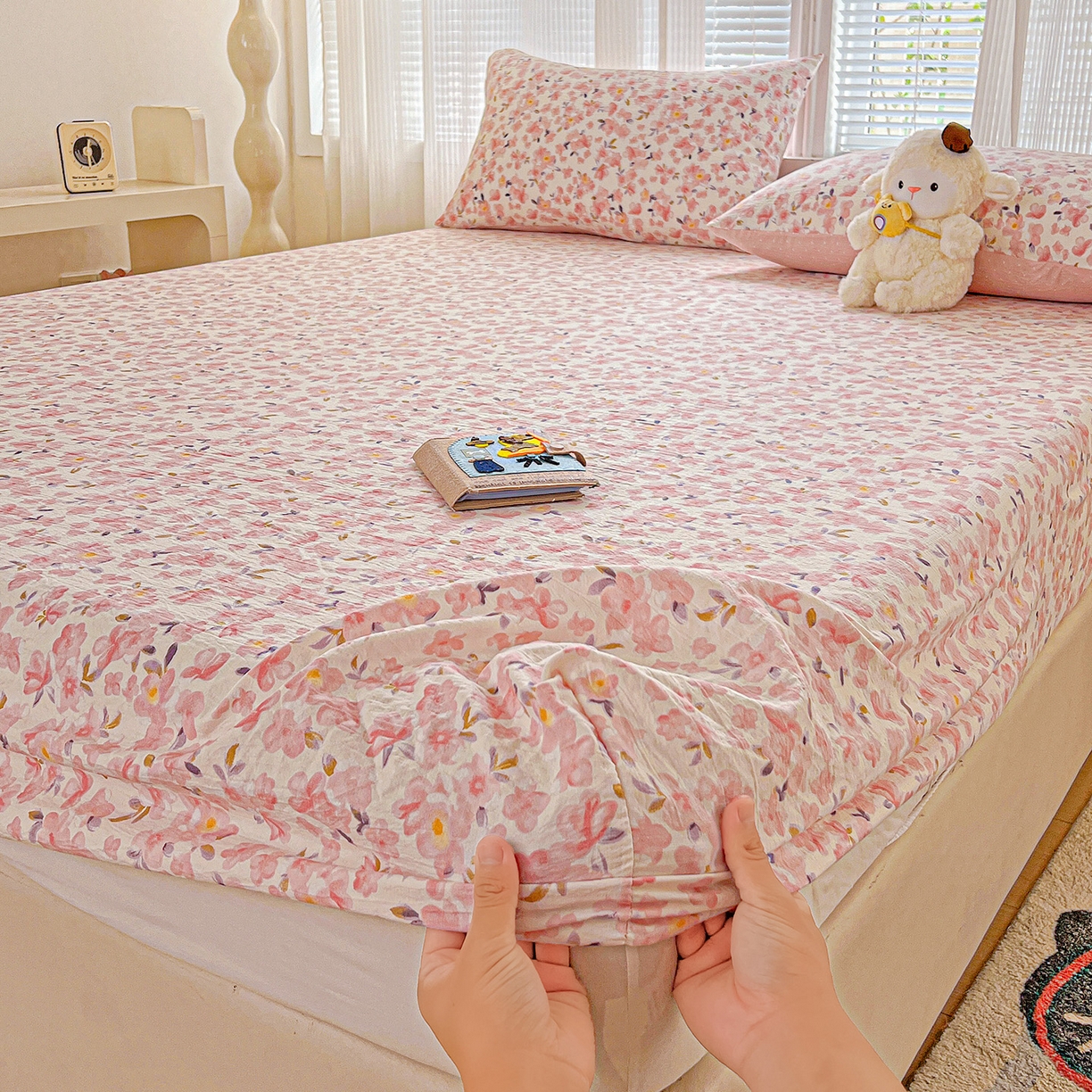 91家纺网 家纺一手货源 找家纺 格真 2025秋冬新款110克高克重提花加厚皱皱纱双层纱印花单床笠 嫣然